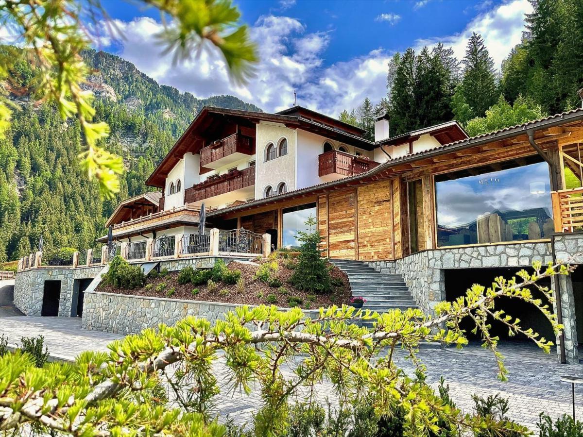 Hotel Niblea Dolomites Ortisei Exteriör bild