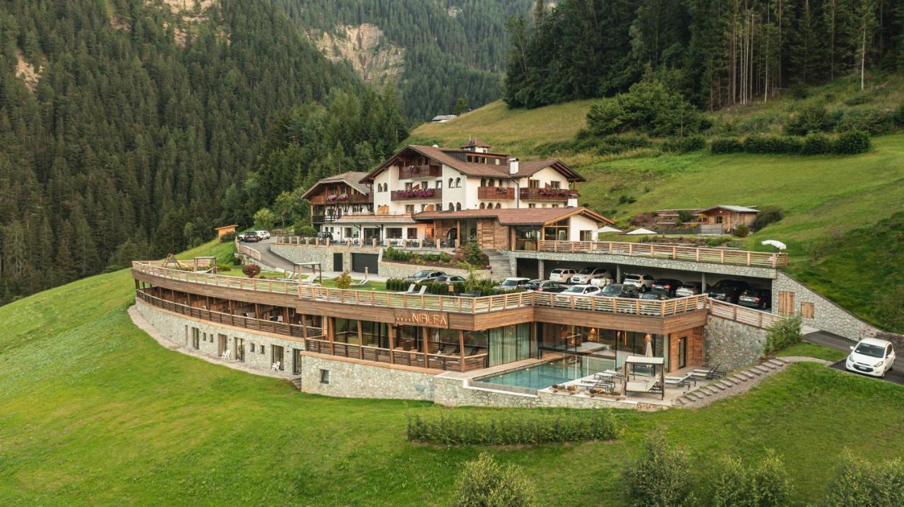 Hotel Niblea Dolomites Ortisei Exteriör bild