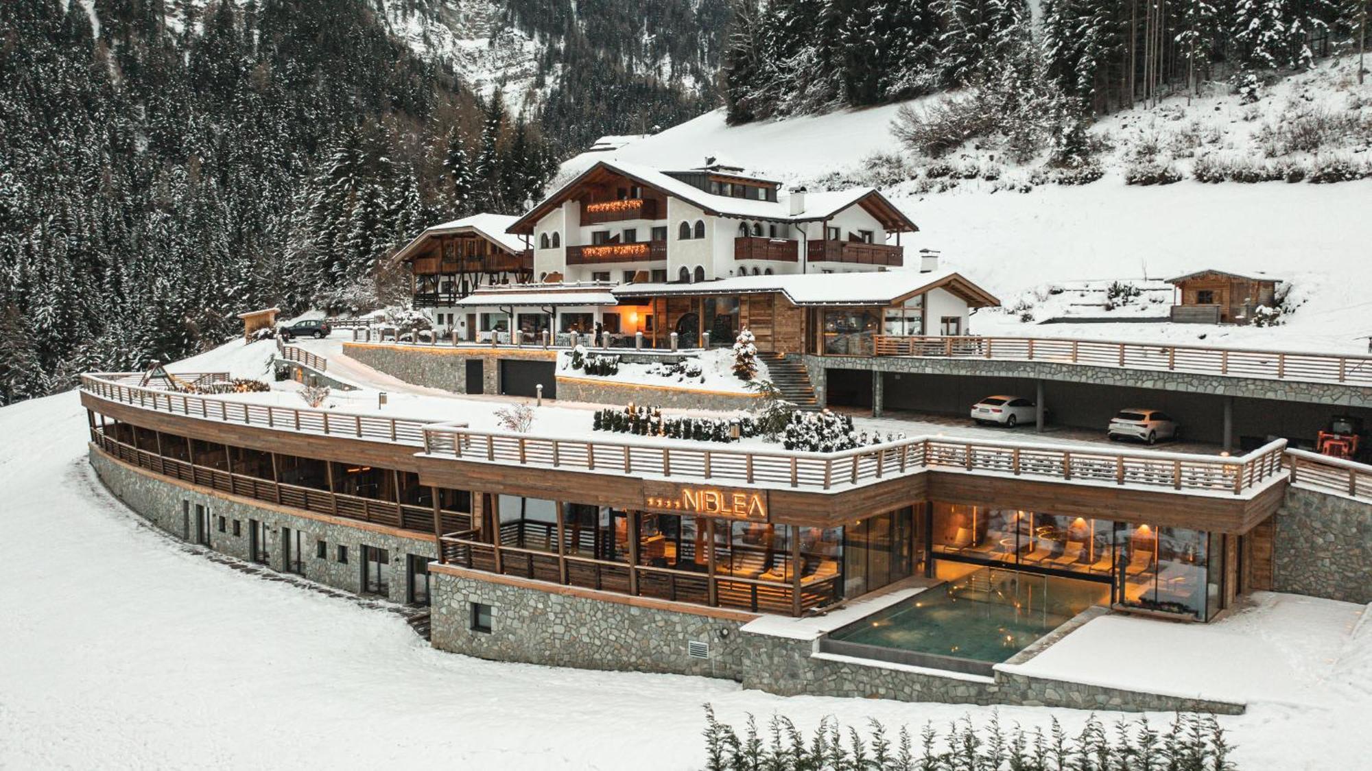 Hotel Niblea Dolomites Ortisei Exteriör bild